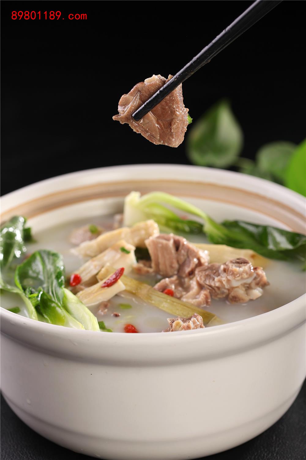 天目笋炭煨土鸭